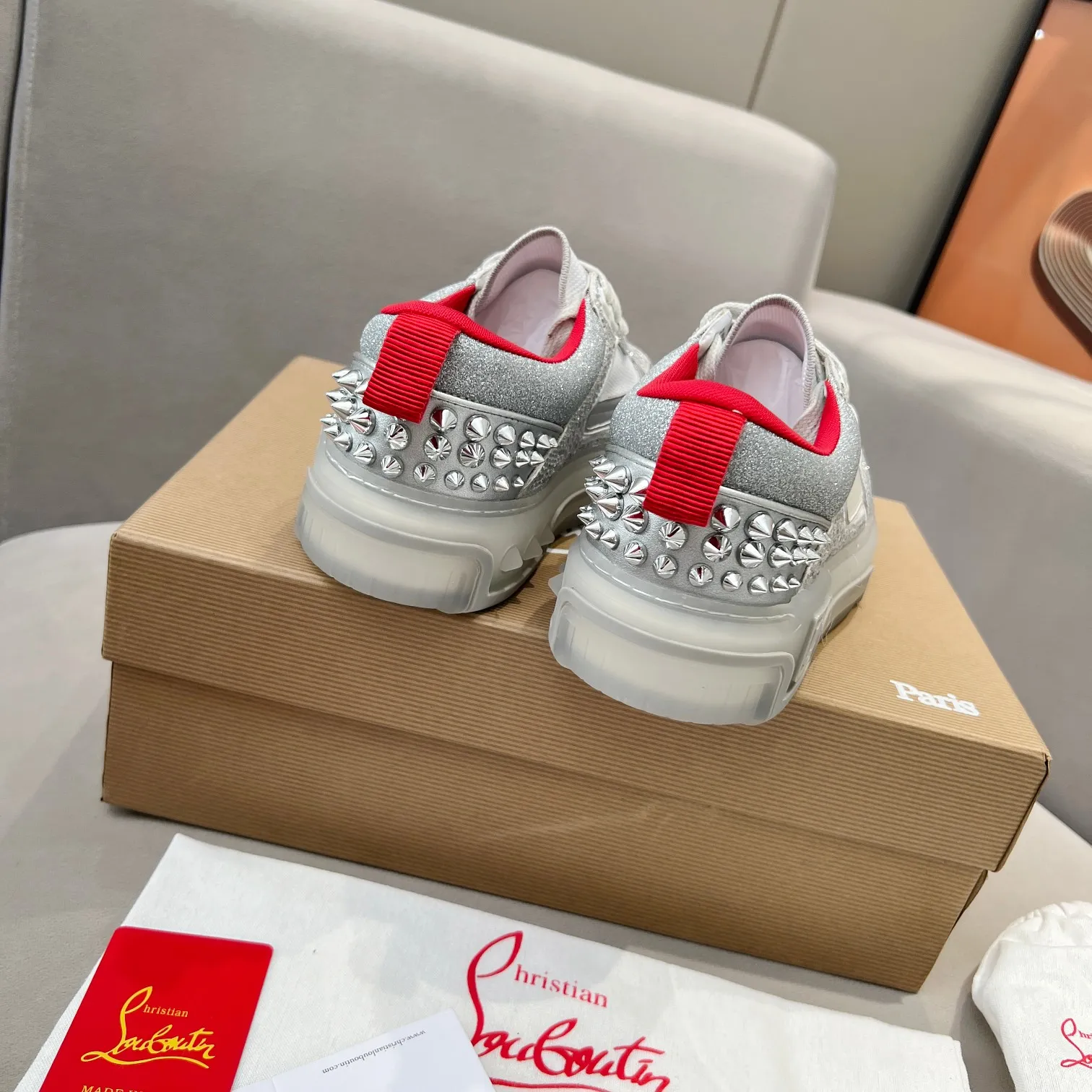 Men's shoes 💰760 🌹🌹🌹̋ Wang Junkai Yang Mi Xu Kai Zhang Jingyi Ding Chengxin Chen Muchi Wang Ziyi Same style Christian Louboutin 2024 [New product] Drill surface ASTROLOUBI lesbian thick-soled sports shoes red-soled shoes perfectly integrate fashion and sports, The fabrics are made of luxurious calfskin, soft suede, smooth satin and laminated leather, and the back is decorated with classic rivets. The interior is blended with a knitted tongue for added durability, breathability and quick-drying comfort. The outsole is made of a combination of EVA foam and imported rubber, and the colorful CL iconic letters on the side of the outsole show the brand's unique style. It is a ceiling-level comfortable skate shoe! ! ! Multiple colors available, currently women’s sizes 35-39 (40 custom made)